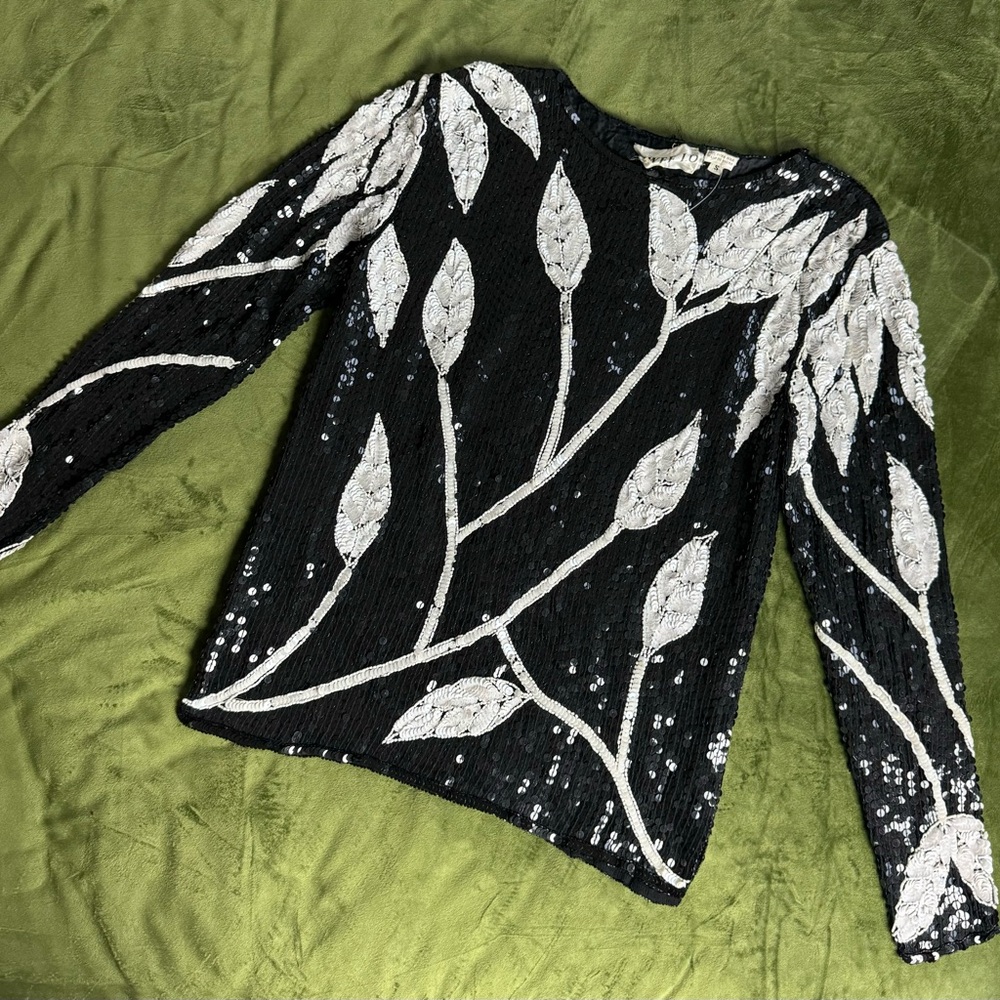 SWEE LO BLACK AND WHITE SEQUINS SIZE SMALL